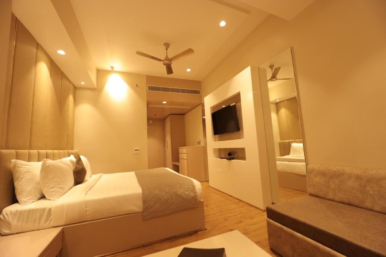Hotel Mvr Grand Kanpur Exterior photo